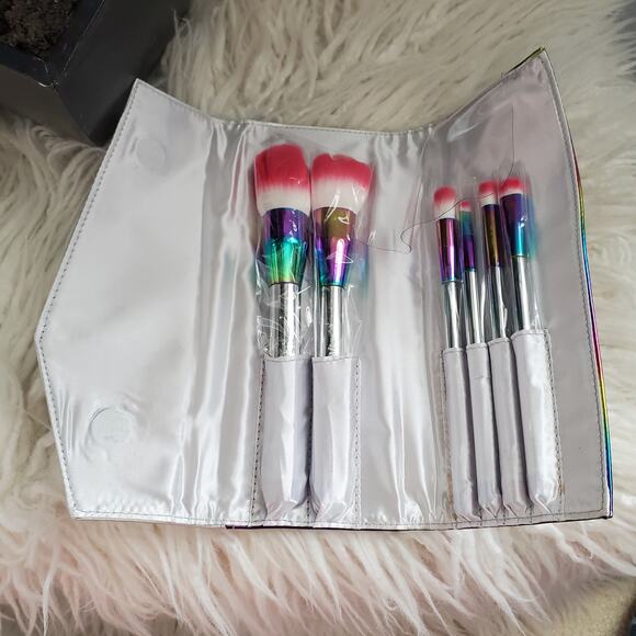 PUR My Little Pony Holographic Rainbow 6 Brush Makeup Set - Picture 4 of 9